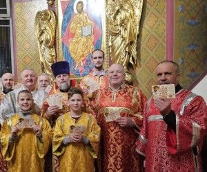 В пасхальную ночь в храмах II Старооскольского благочиния прошла просветительская акция