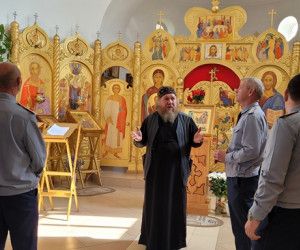 В храмах и молитвенных комнатах УФСИН России по Белгородской области почтили память погибших сотрудников