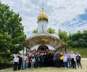 Ветераны пожарной охраны почтили память героев и посетили святыни в преддверии Дня России