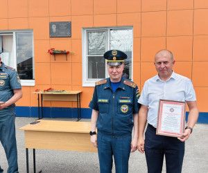 Ветераны пожарной охраны почтили память героев и посетили святыни в преддверии Дня России