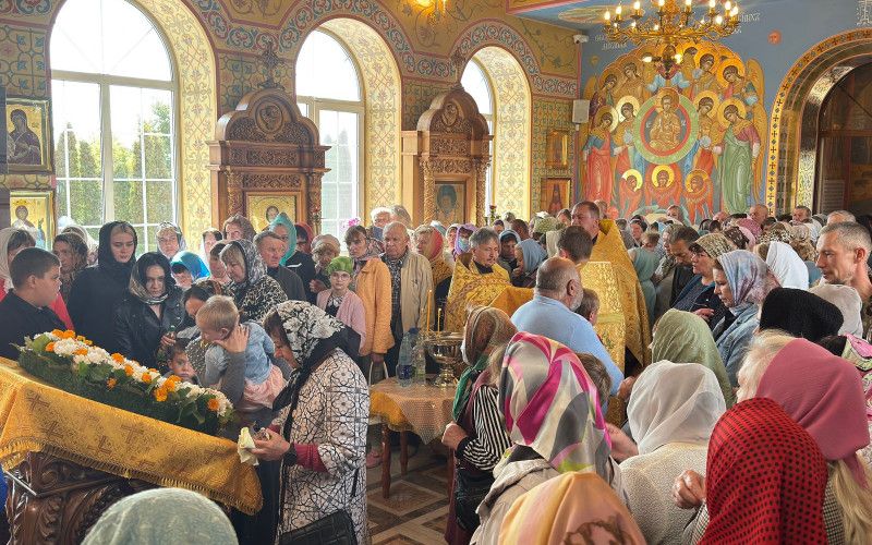 Чудотворная икона святителя Николая продолжает посещать белгородские храмы
