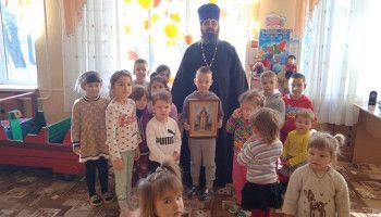 Дошколята села Тростенец встретились со священником
