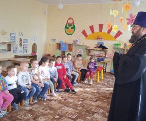 Дошколята села Тростенец встретились со священником