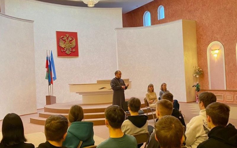 Священнослужители продолжают вести беседы в ЗАГСе