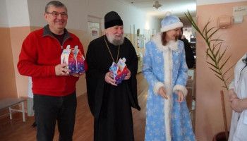 Новогодние поздравления работников экстренных служб и детей находящихся на лечении в больнице