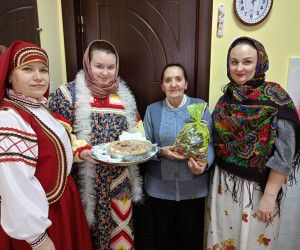 Насельников новооскольского дома престарелых поздравили с Рождеством Христовым