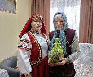 Насельников новооскольского дома престарелых поздравили с Рождеством Христовым