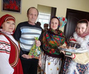 Насельников новооскольского дома престарелых поздравили с Рождеством Христовым