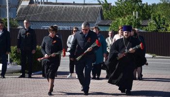 День Великой Победы в Новом Осколе встретили возложением цветов к мемориалу
