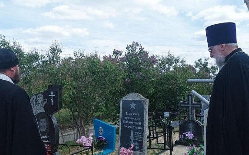 На могилах новооскольских героев совершили заупокойные литии